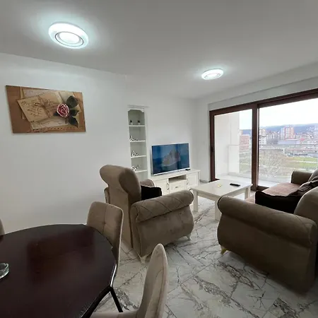 Lux Rose Avenue 75m2 Apartment Kragujevac